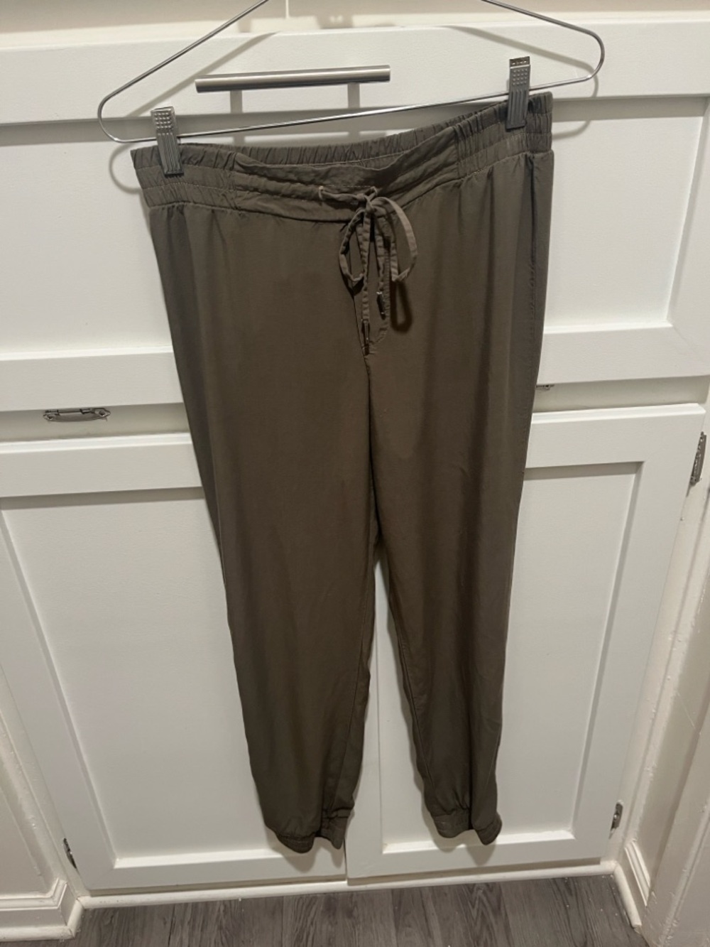 Splendid Olive Green Drawstring Joggers